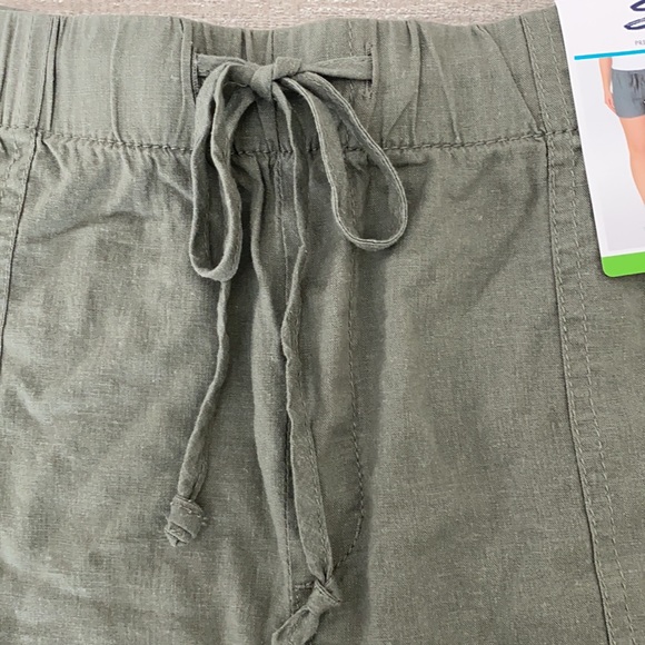 Seven7 green “Laguna” soft pull on shorts Size Large NWT. - Picture 3 of 10